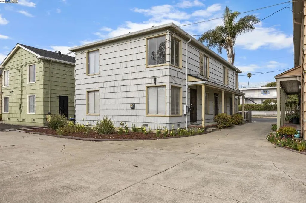 2774 Sacramento St, Berkeley, California 94702 home-pic-6