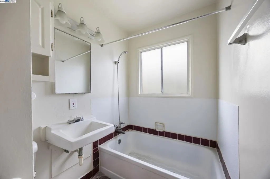 2774 Sacramento St, Berkeley, California 94702 home-pic-8