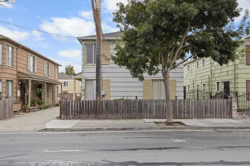 2774 Sacramento St, Berkeley, California 94702 home-pic-5