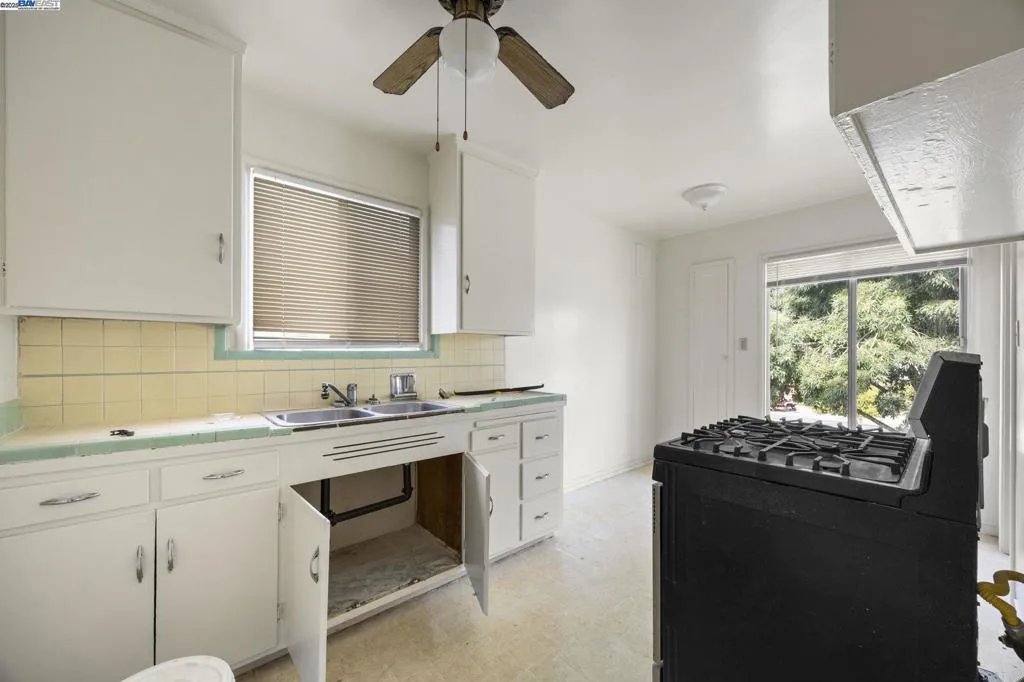2774 Sacramento St, Berkeley, California 94702 home-pic-4
