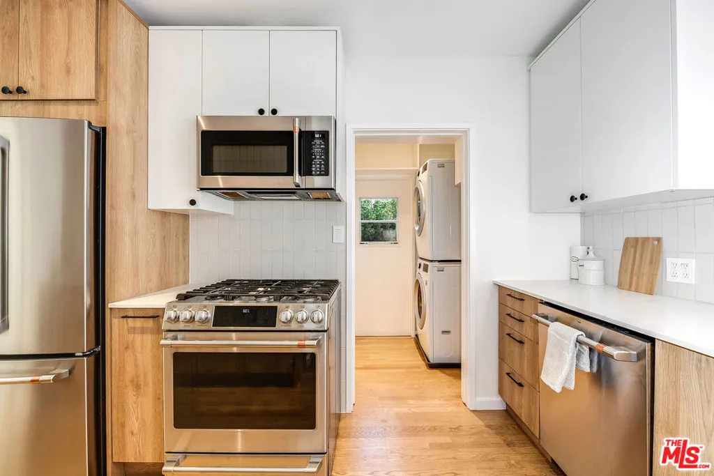 2446 Cheremoya Avenue, Los Angeles, California 90068 home-pic-16