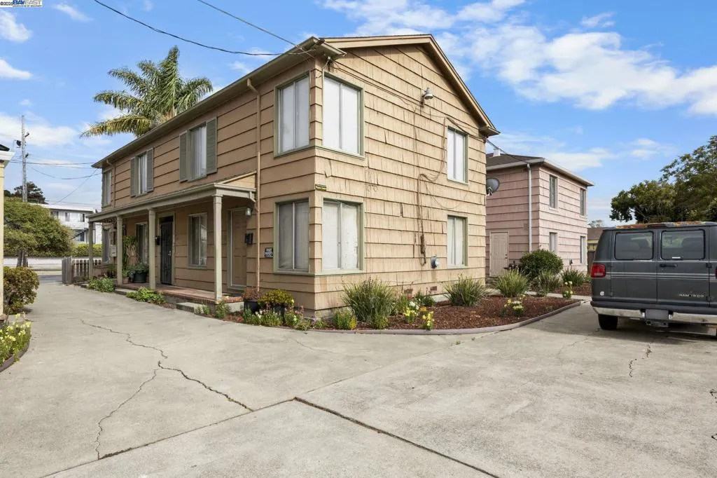2782 Sacramento St, Berkeley, California 94702 home-pic-2