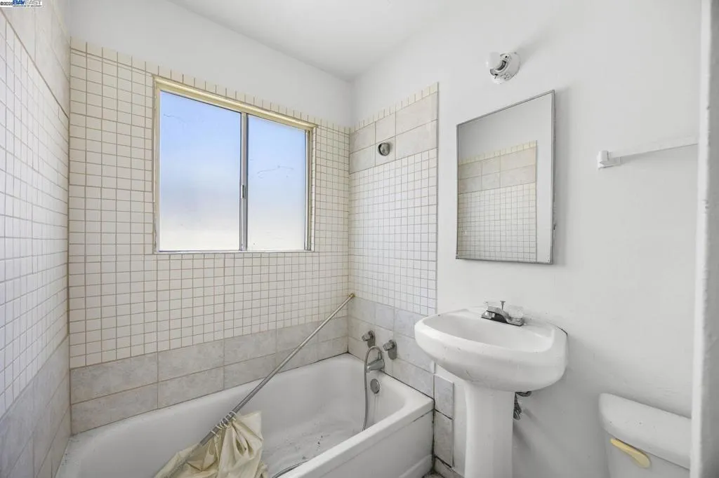 2790 Sacramento St, Berkeley, California 94702 home-pic-8