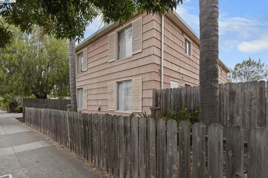 2790 Sacramento St, Berkeley, California 94702 home-pic-17