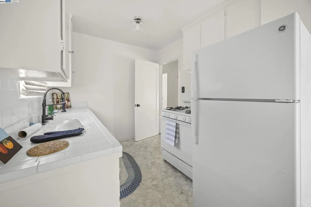2790 Sacramento St, Berkeley, California 94702 home-pic-4