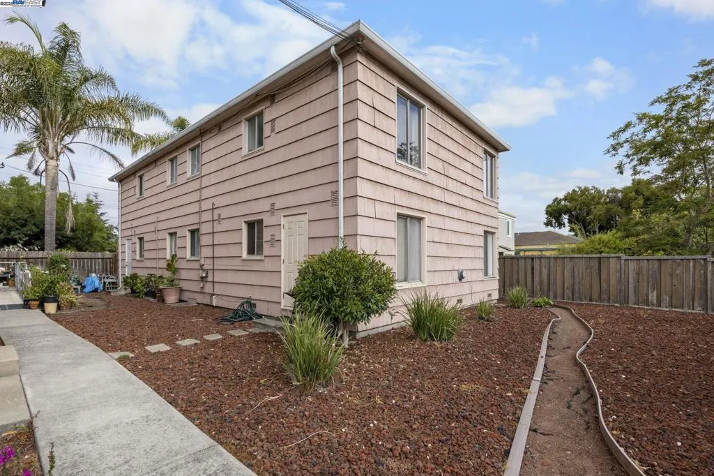 2790 Sacramento St, Berkeley, California 94702 home-pic-1
