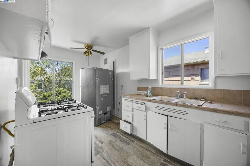 2790 Sacramento St, Berkeley, California 94702 home-pic-10