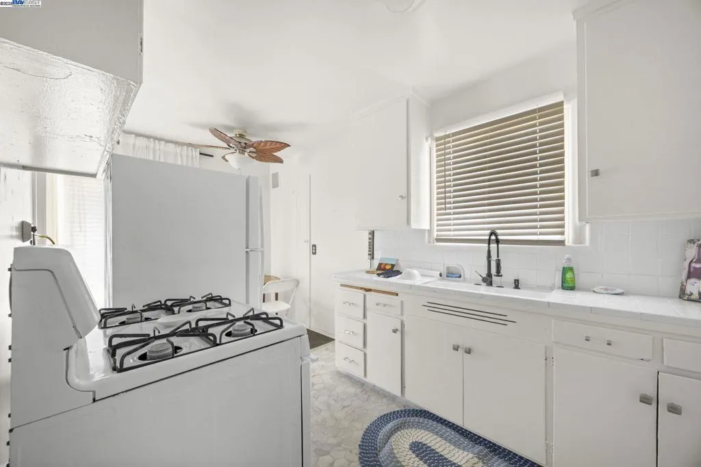 2790 Sacramento St, Berkeley, California 94702 home-pic-14