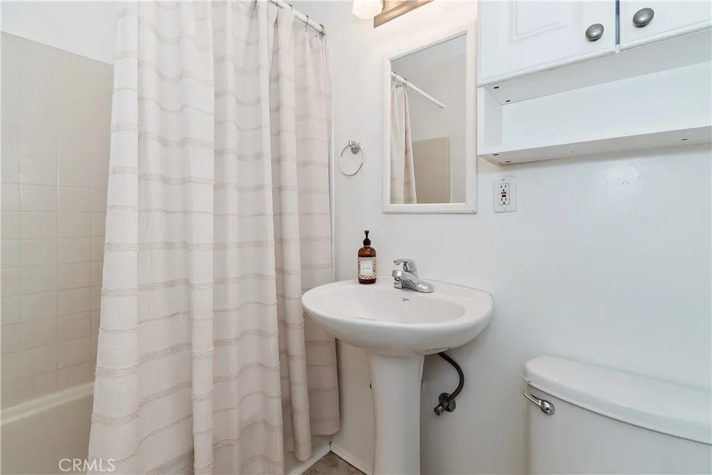 Full Bathroom in Main Home with tub..