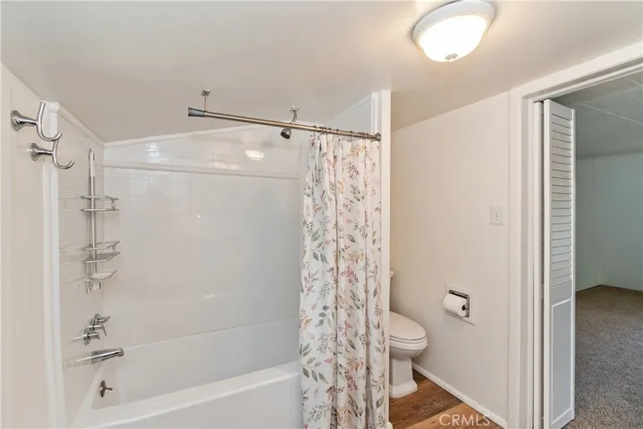 Bathtub & Shower (Primary Bedroom)