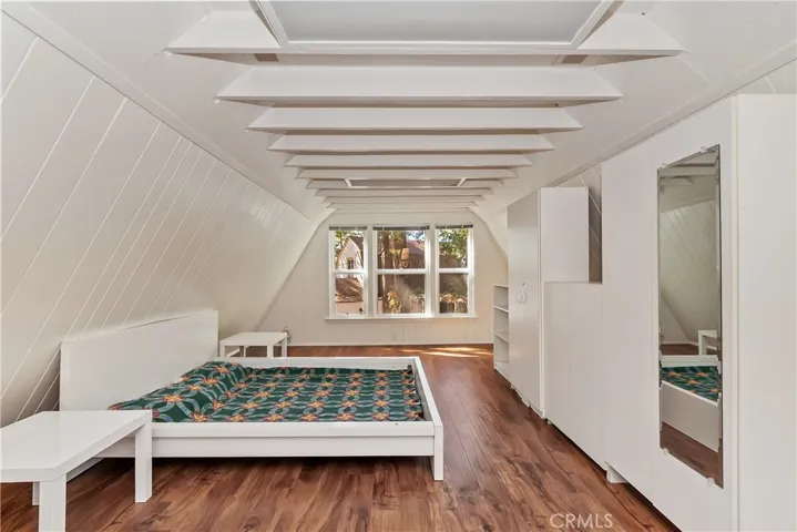Upstairs loft Bedroom with storage.