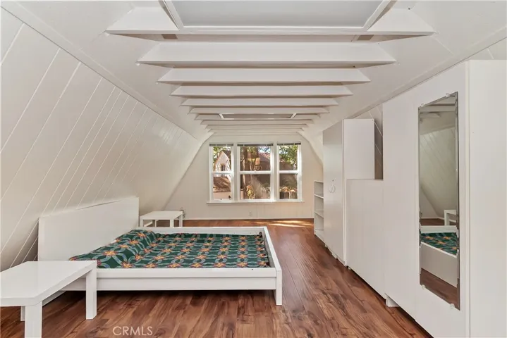 Upstairs loft Bedroom with storage.