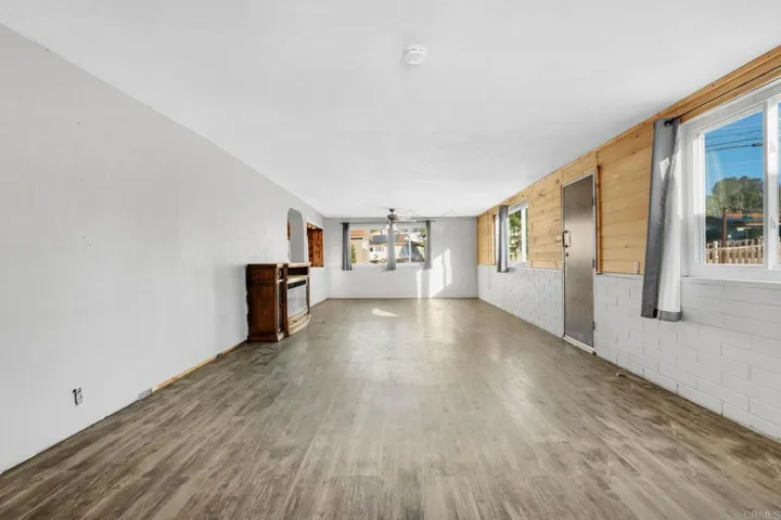 8273 Melrose Lane, El Cajon, California 92021