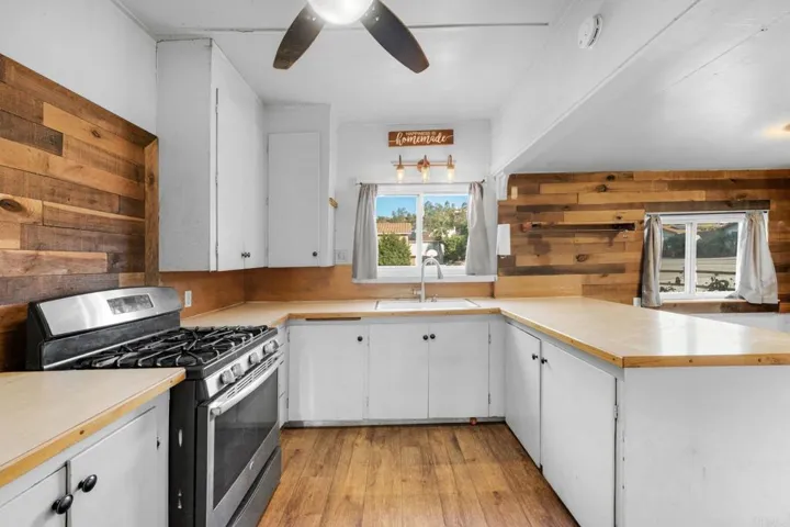 8273 Melrose Lane, El Cajon, California 92021