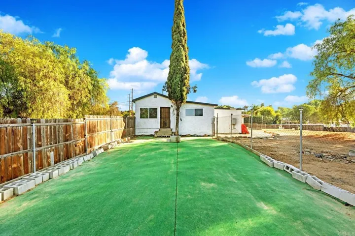 8273 Melrose Lane, El Cajon, California 92021
