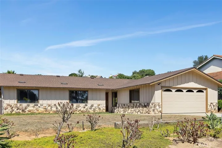 2433 Summerhill Lane, Fallbrook, California 92028