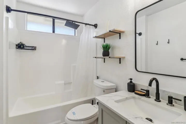 12650 Lakeshore Dr 115, Lakeside, California 92040