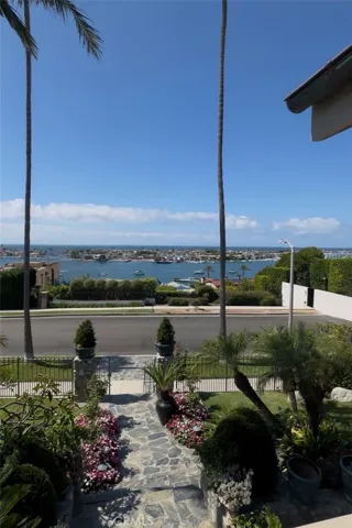2200 Pacific Drive, Corona Del Mar, California 92625