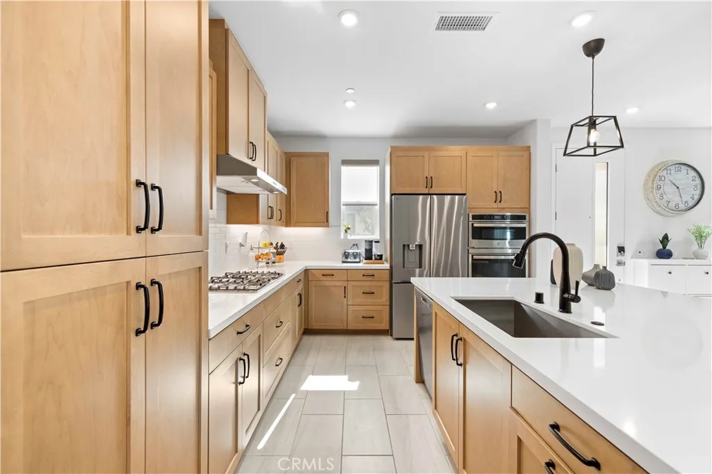 27318 Maverick Place, Valencia, California 91381 home-pic-11
