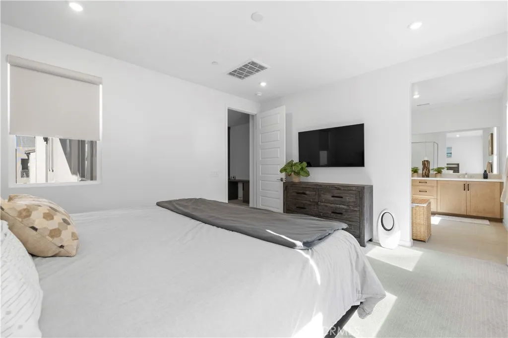 27318 Maverick Place, Valencia, California 91381 home-pic-31
