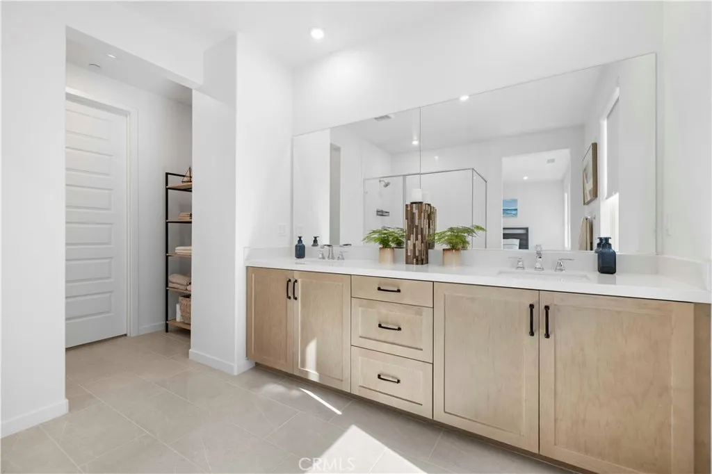 27318 Maverick Place, Valencia, California 91381 home-pic-32