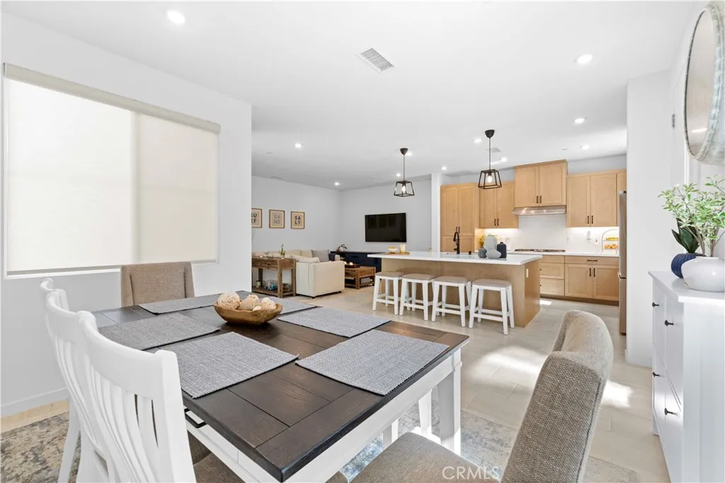 27318 Maverick Place, Valencia, California 91381 home-pic-4