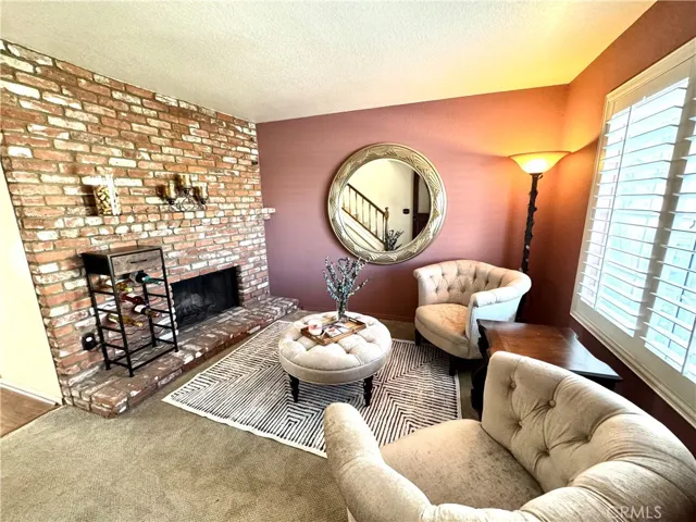 Living Room with fireplace