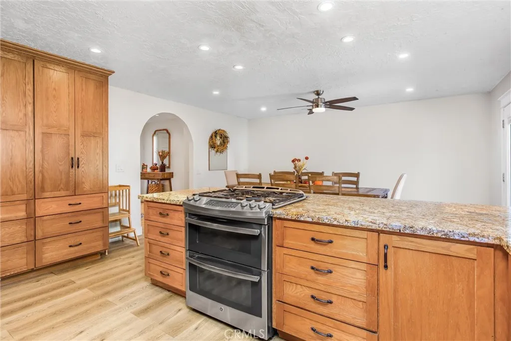 35688 Date, Yucaipa, California 92399 home-pic-11