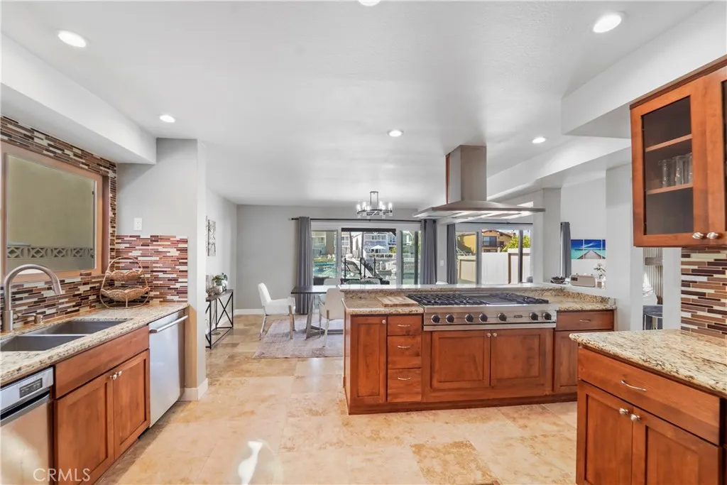 2431 Victoria Ave, Oxnard, California 93035 home-pic-15