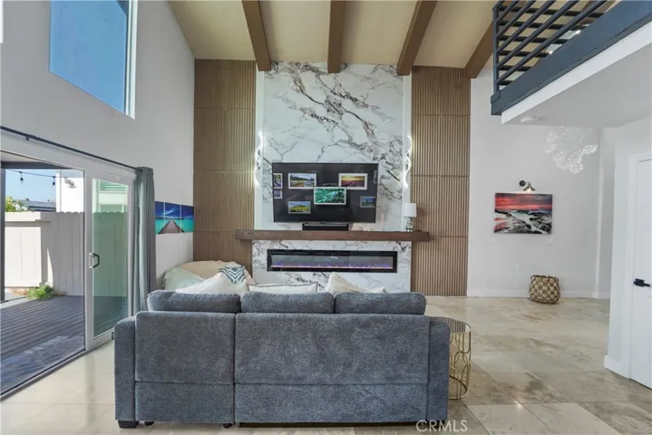 Living room/Fireplace
