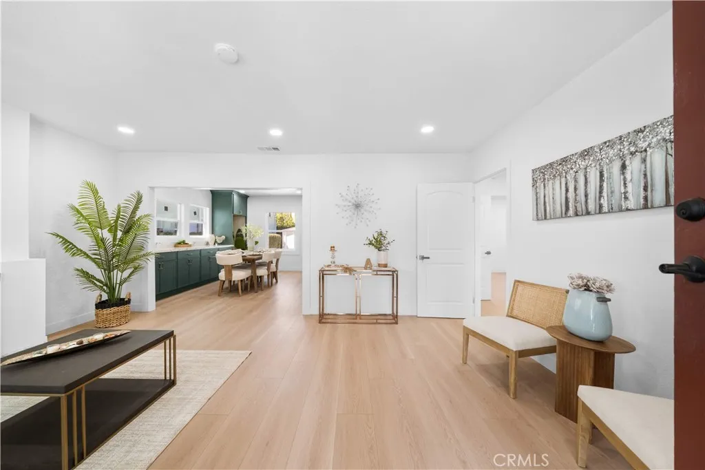 1249 S Burnside Ave, Los Angeles, California 90019 home-pic-5