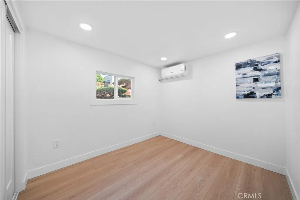 1249 S Burnside Ave, Los Angeles, California 90019 home-pic-36