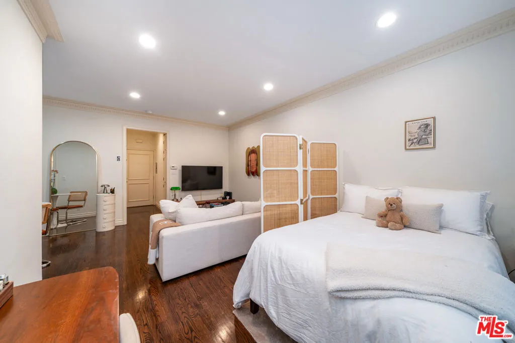 9601 Charleville Boulevard 5, Beverly Hills, California 90212 home-pic-15