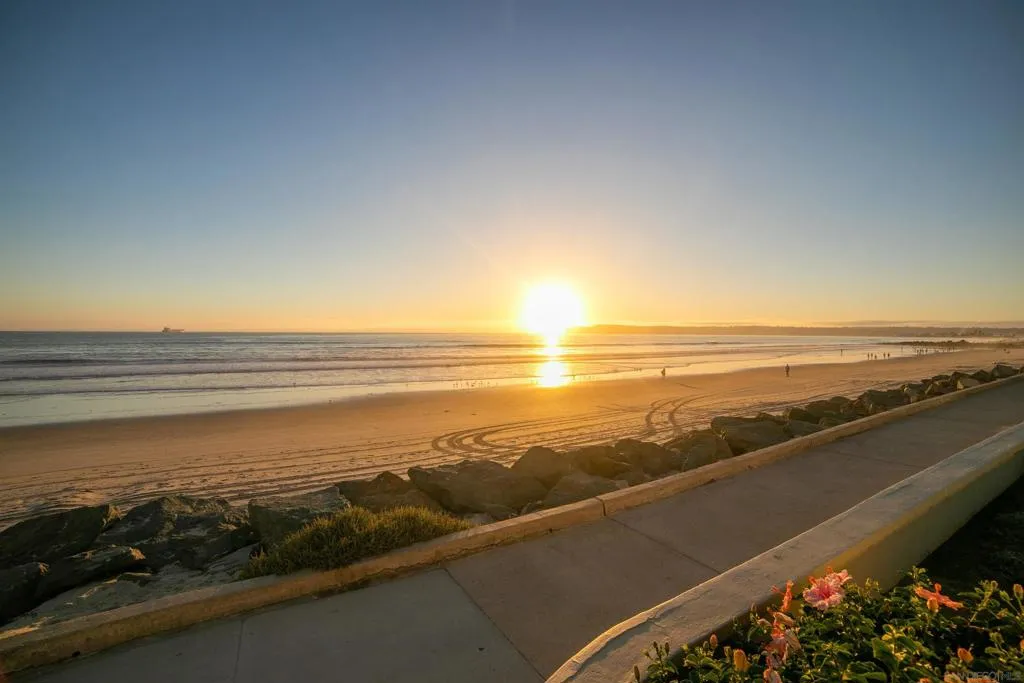 548 G Avenue, Coronado, California 92118 home-pic-39