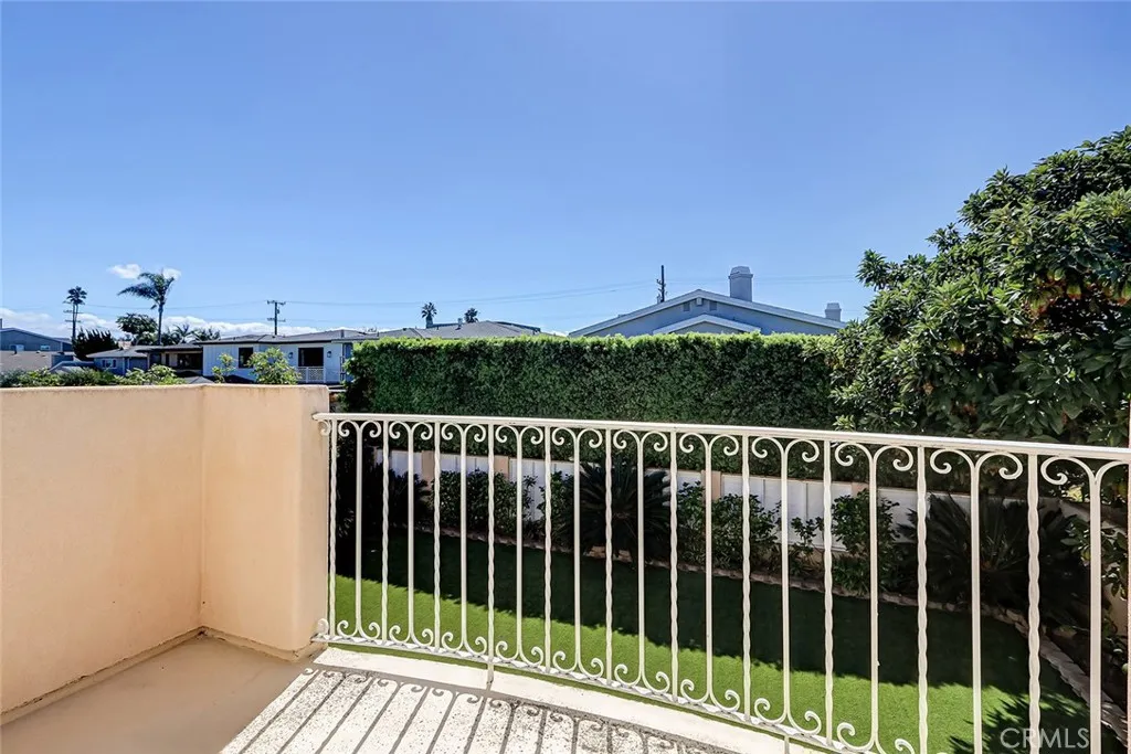 1816 9th Street, Manhattan Beach, California 90266 home-pic-40