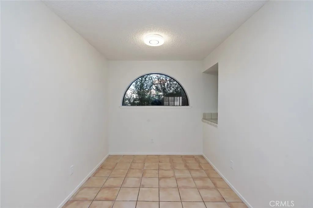 19229 Pine, Apple Valley, California 92308 home-pic-10