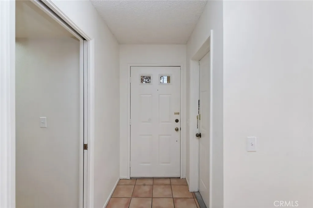 19229 Pine, Apple Valley, California 92308 home-pic-3