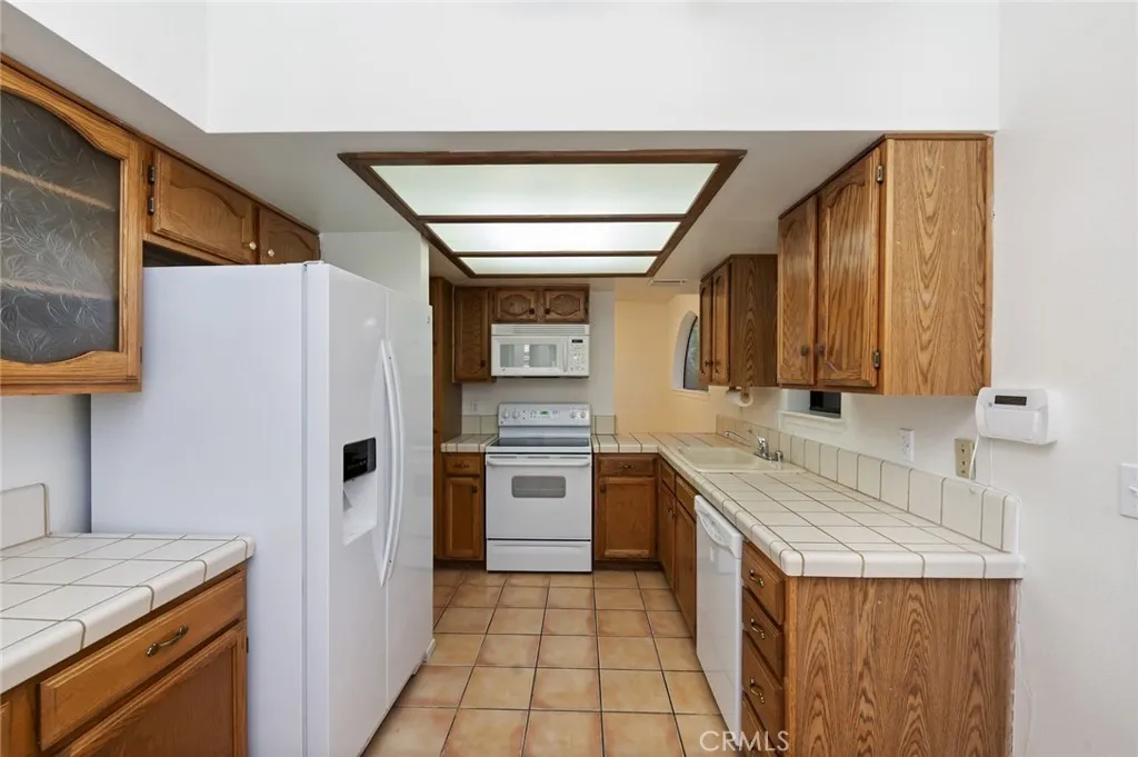 19229 Pine, Apple Valley, California 92308 home-pic-7