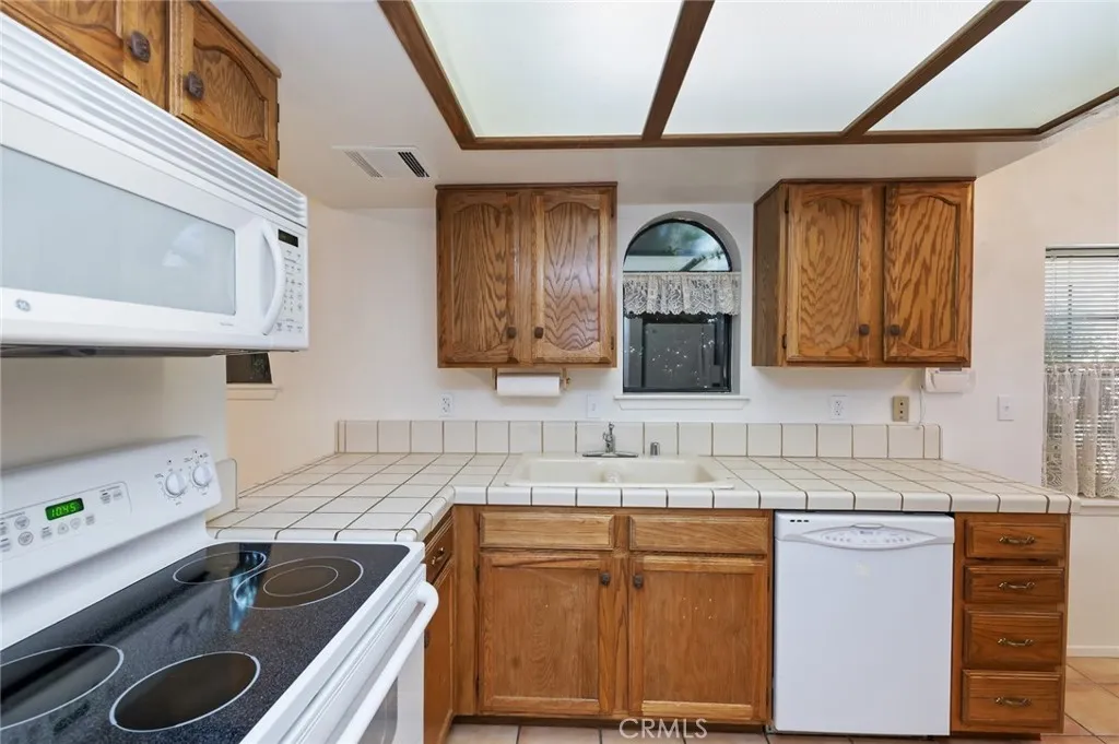 19229 Pine, Apple Valley, California 92308 home-pic-9