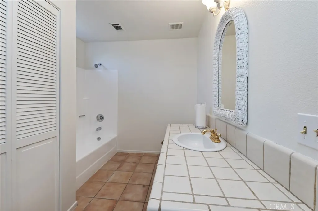 19229 Pine, Apple Valley, California 92308 home-pic-15