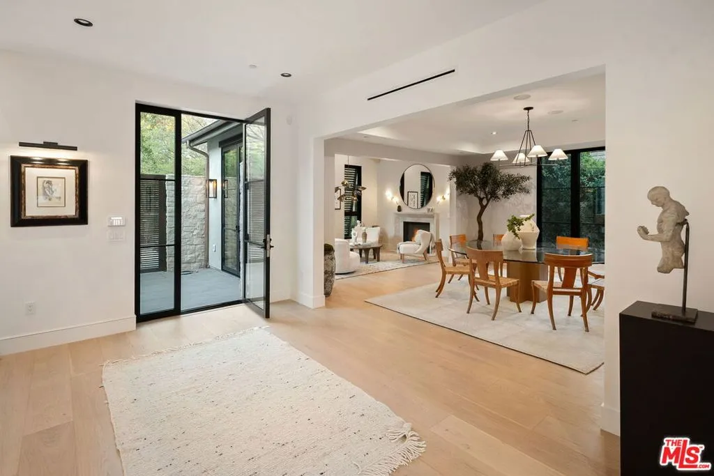 10444 Charing Cross Road, Los Angeles, California 90024 home-pic-5