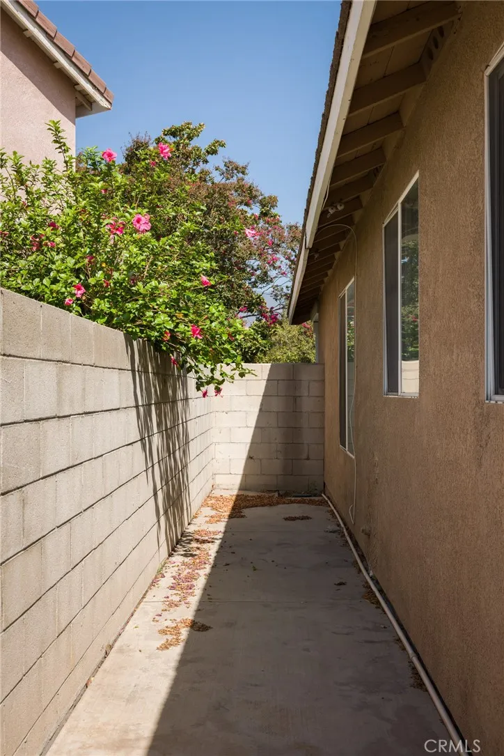 15129 Wright Court, Fontana, California 92336 home-pic-23