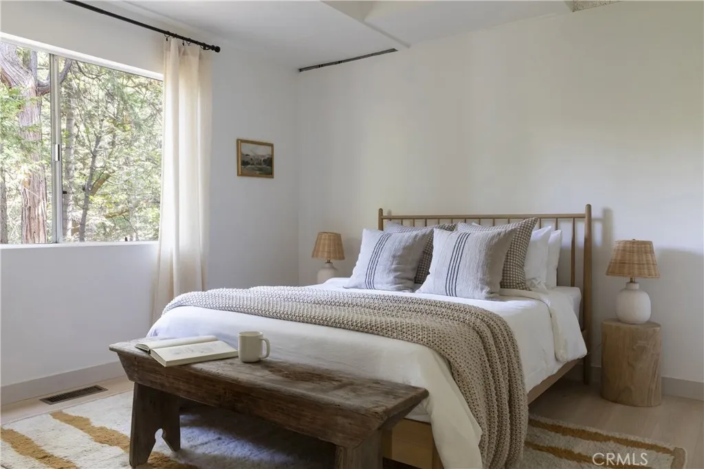 527 Rainier Road, Lake Arrowhead, California 92352 home-pic-23