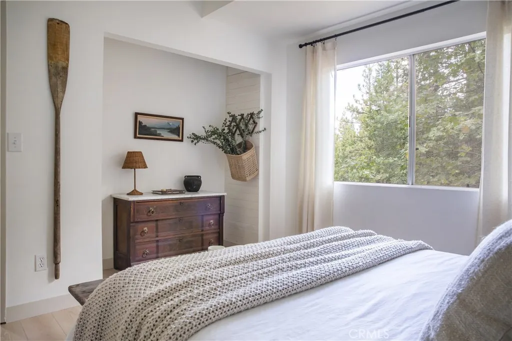 527 Rainier Road, Lake Arrowhead, California 92352 home-pic-24