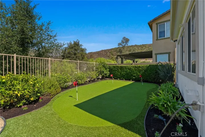 Newly Installed 3-Hole Putting Green in your own private view yard!
