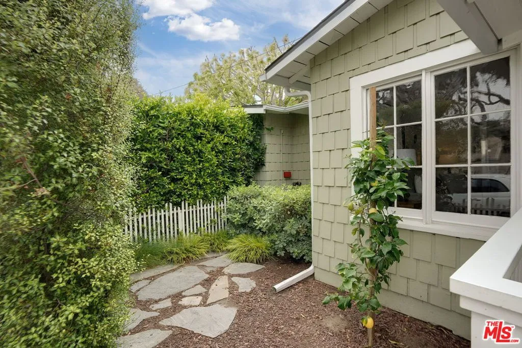 2644 5th Street, Santa Monica, California 90405 home-pic-2