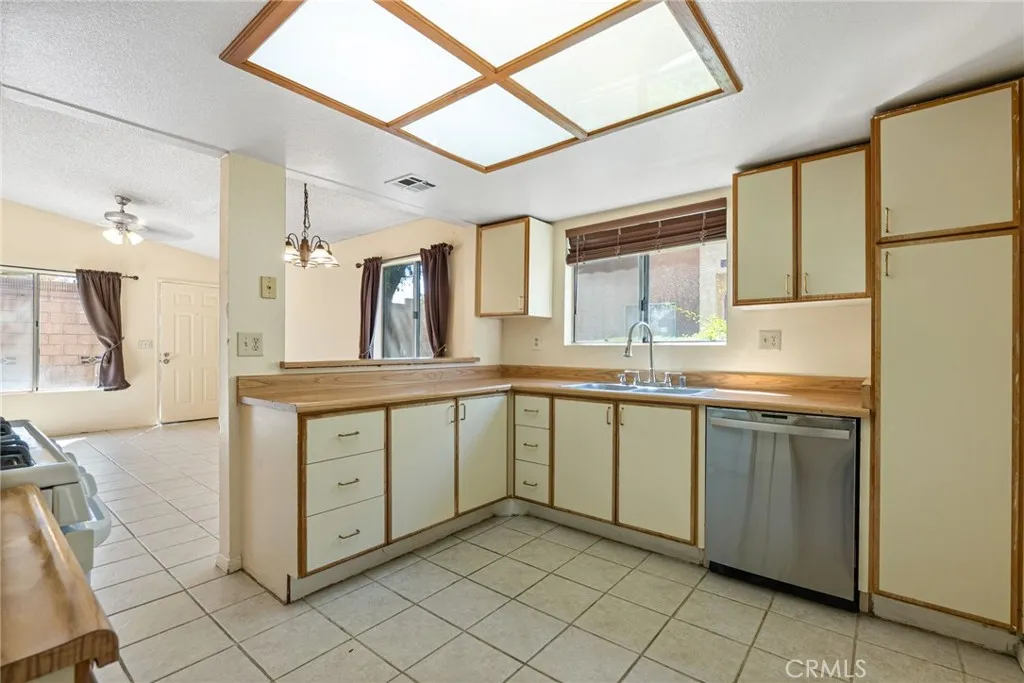 1700 E Avenue Q14  home-pic-34