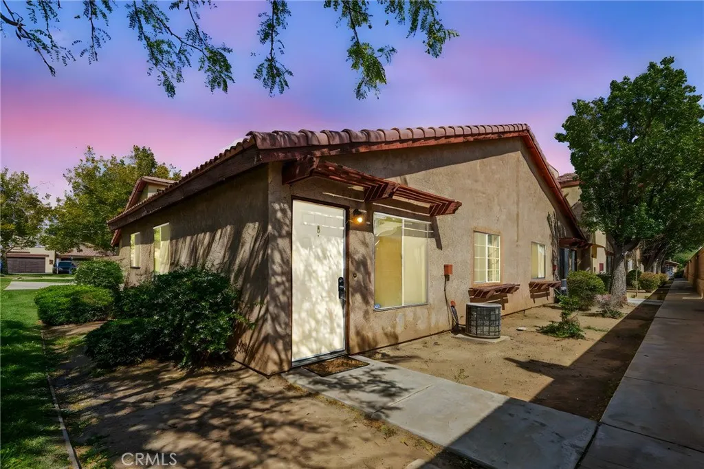1700 E Avenue Q14  home-pic-1