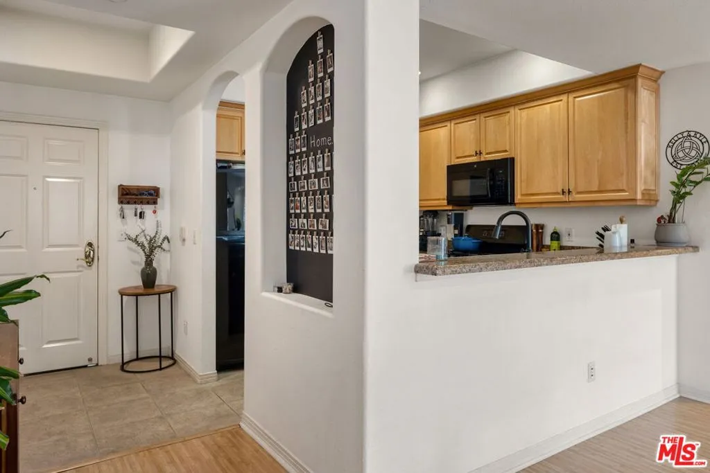 4400 Cartwright Avenue 102, North Hollywood, California 91602 home-pic-7