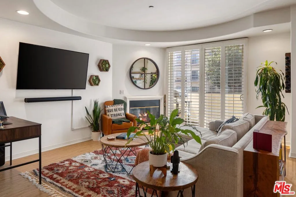 4400 Cartwright Avenue 102, North Hollywood, California 91602 home-pic-5